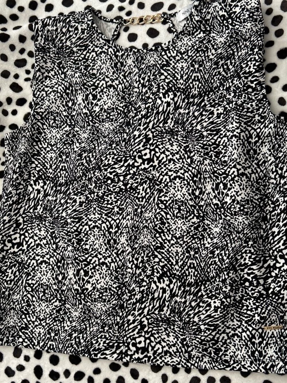 Nine West Black and White Abstract Print Shell with Gold Chain Accent